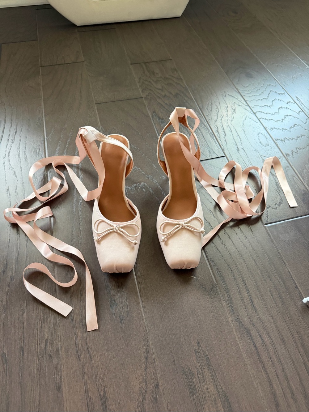 Women’s Ballet Tie-Up Pumps in Blush Pink